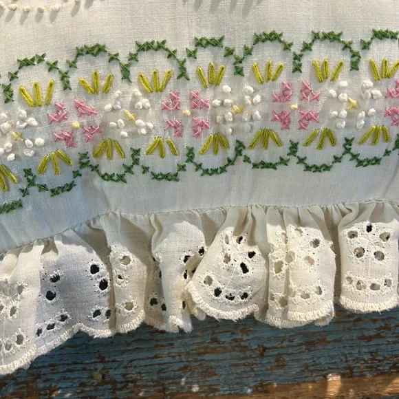 * SOLD * Accent Pillow Cottage Country Classic Handmade Embroidered & Eyelet - Picture 2 of 4